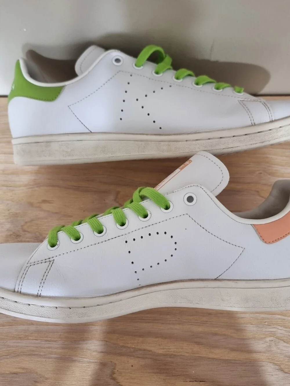 adidas mens size 11.5 Stan Smith Disney Kermit & Miss Piggy sneakers white casua